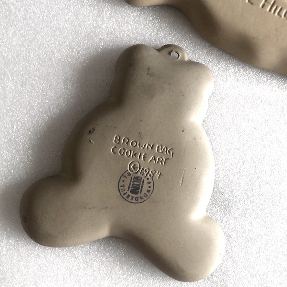 Brown Bag Cookie Art, shortbread molds, Bear 1984, Rabbit 1992 Hill Design - Picture 3 of 7